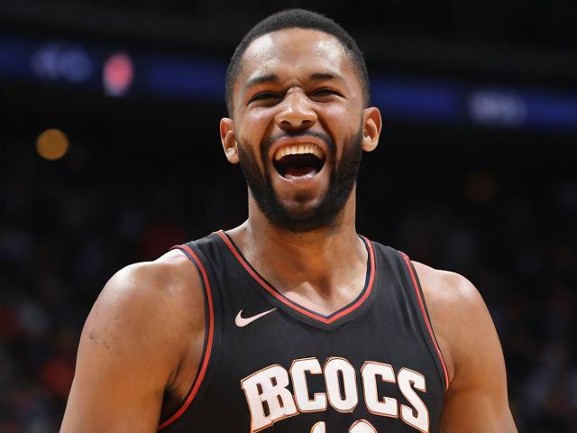 “九游app_ NBA最奇葩的玩笑时刻，球员爆笑全场”，爆笑nba游戏