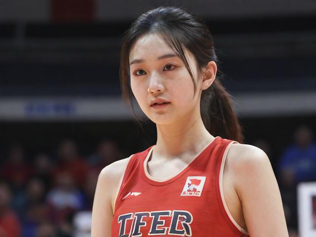 jiuyou.com_ 中国女篮年轻新秀崭露头角，未来可期，中国女篮最年轻的成员是谁