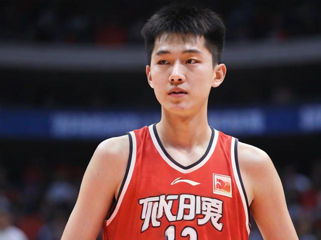 jiuyou.com_ 中国篮球新星崭露头角，年轻球员成为关注焦点，中国篮球运动员新星