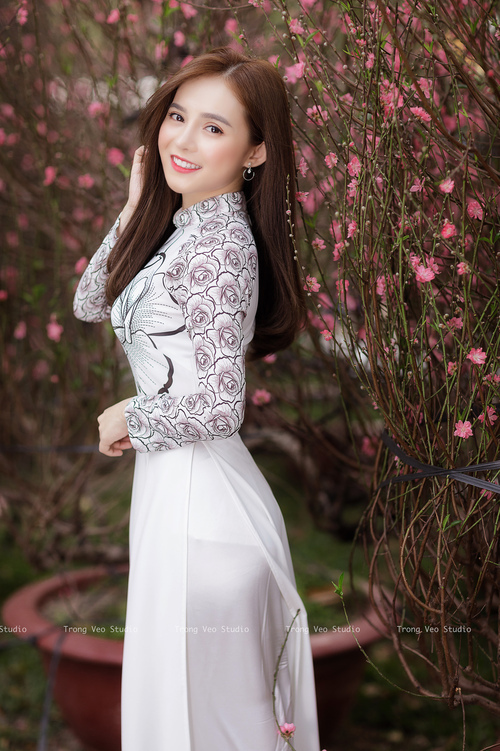 莱万破门如探囊取物，个人总进球破200大关，莱万进球集锦高清视频