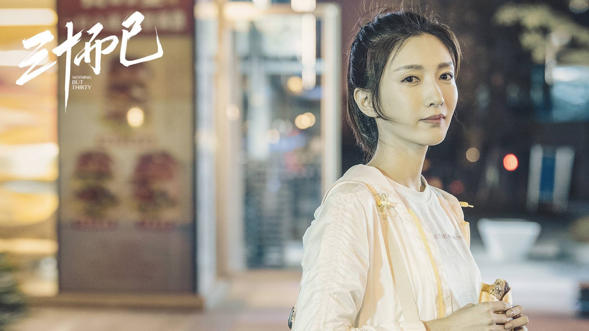 “高新体育中心：羽毛球赛场上演速度与力量的巅峰较量”