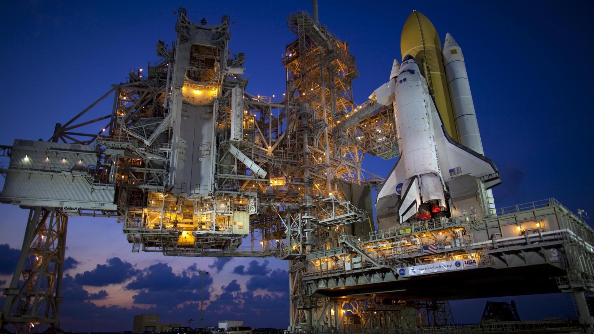 德甲场景再现:逆天长传瞬间点燃球迷热情,德甲球员上演超级神仙球